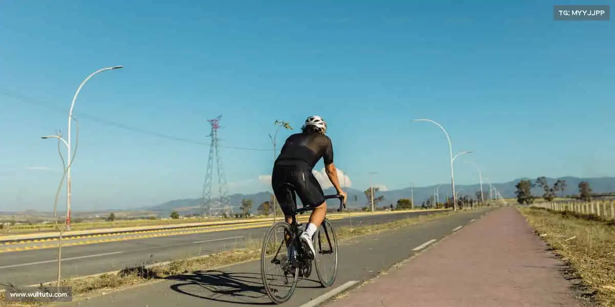 <strong>华体会官方</strong>🏊水中的每一次冲刺，都是与自己的较量 —— 泳往直前，就是现在！